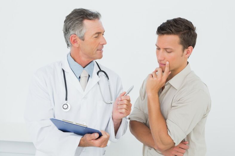 médico prescreve tratamento para prostatite